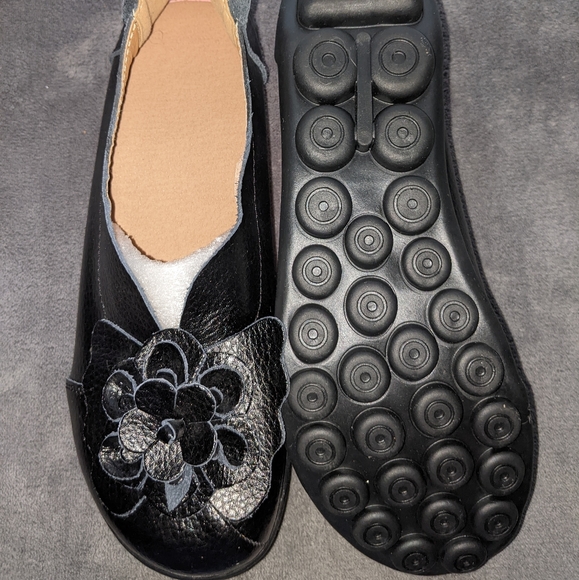 Black Rose Leather Flats - Picture 3 of 7
